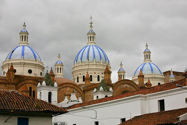 640px-Domes_of_the_New_Cathedral_in_Cuenca,_Ecuador